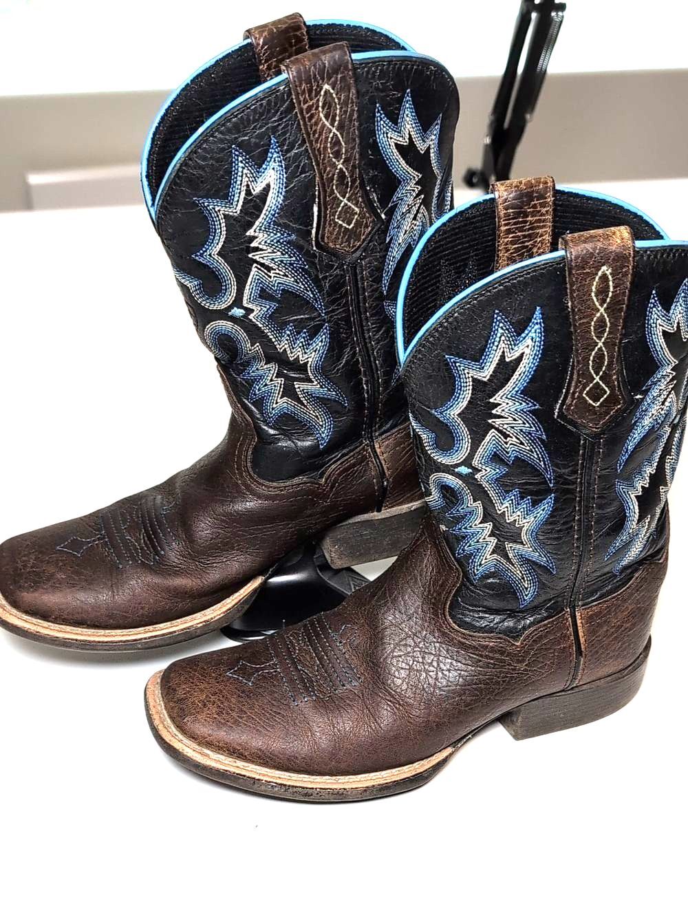 Ariat Brown Leather Cowboy Boots with Blue Embroidery